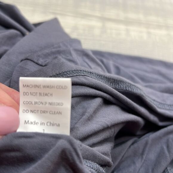 Sanding gray button front short sleeve night shirt white piping. Size xl NWT - Picture 13 of 15